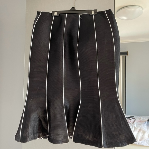 LAVANTINO Black & White Stripe 2pc Silk Suit Sz 10 - Picture 9 of 12